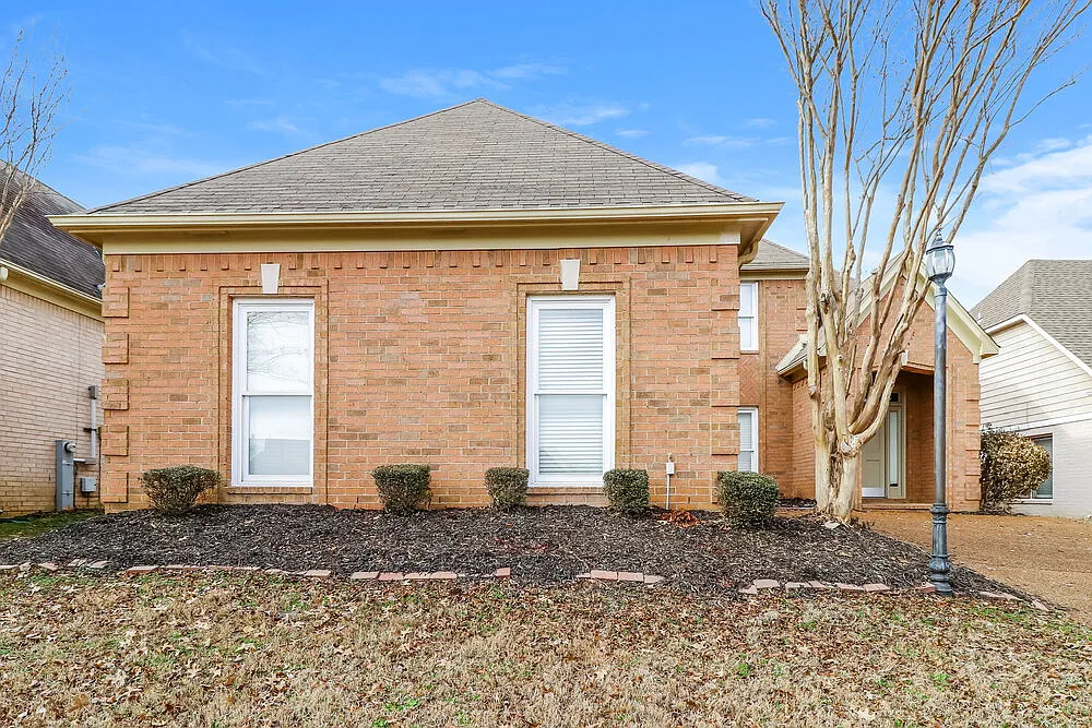 3 bed, 2.0 bath, 2166 sqft, $1,930 — Photo 4