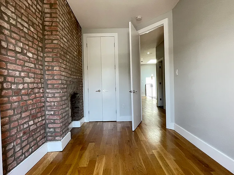 492 19th St #3 — Photo 3