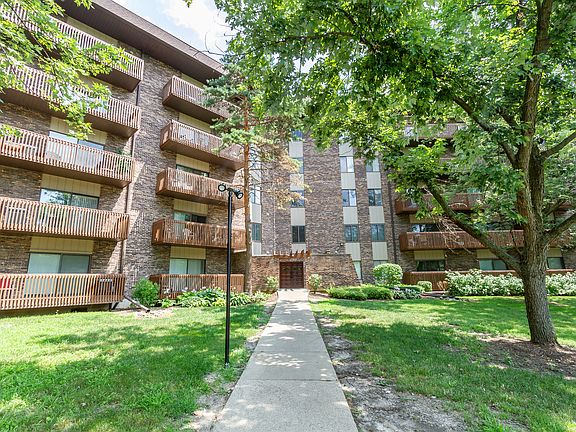 2nd image of 120 Lakeview Dr APT 211