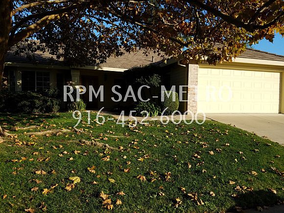 1st image of 215 S Emerald Oak Dr