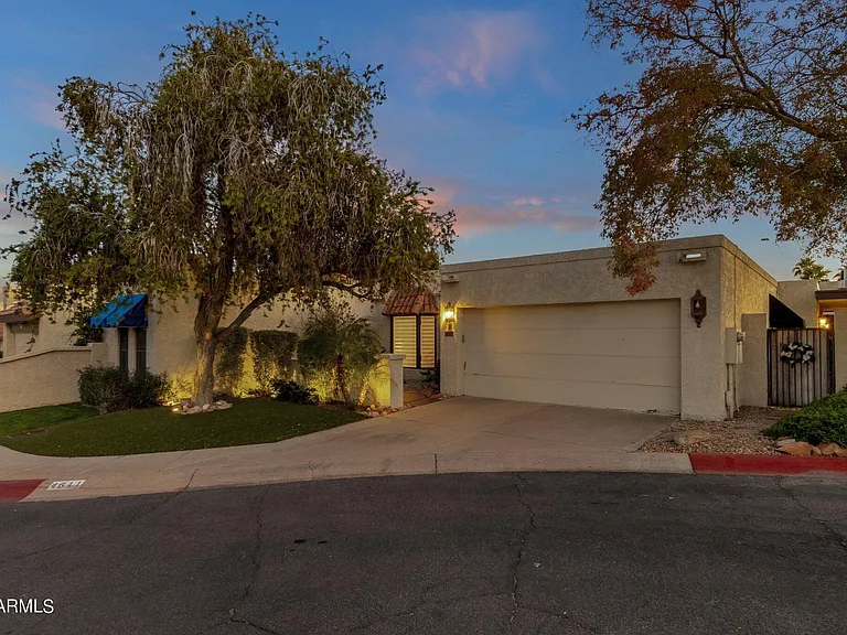 4611 E Desert Dr — Photo 4