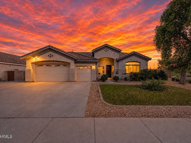 8663 W Yukon Dr — Photo 2