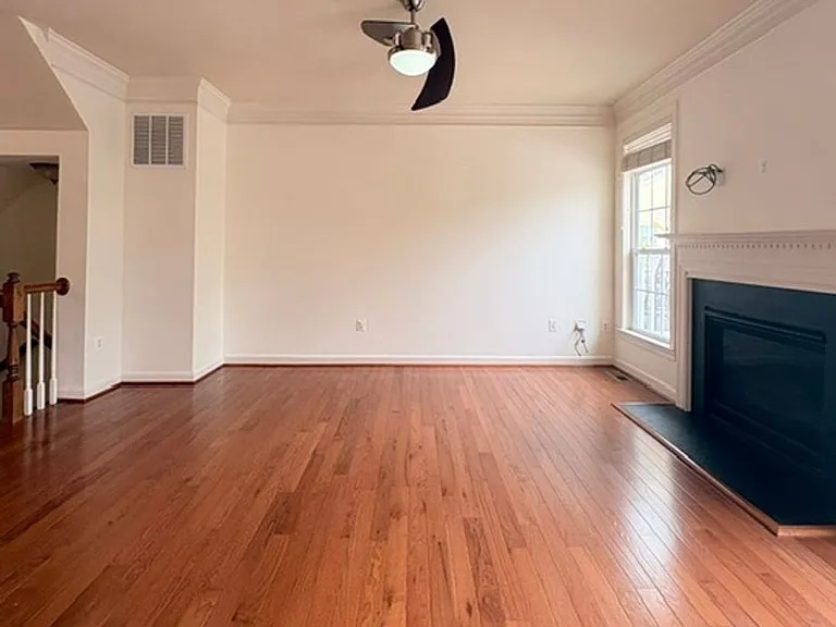 121 Autumn View Dr — Photo 9