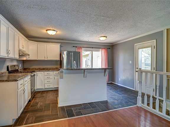 5th image of 375 N Megan Dr