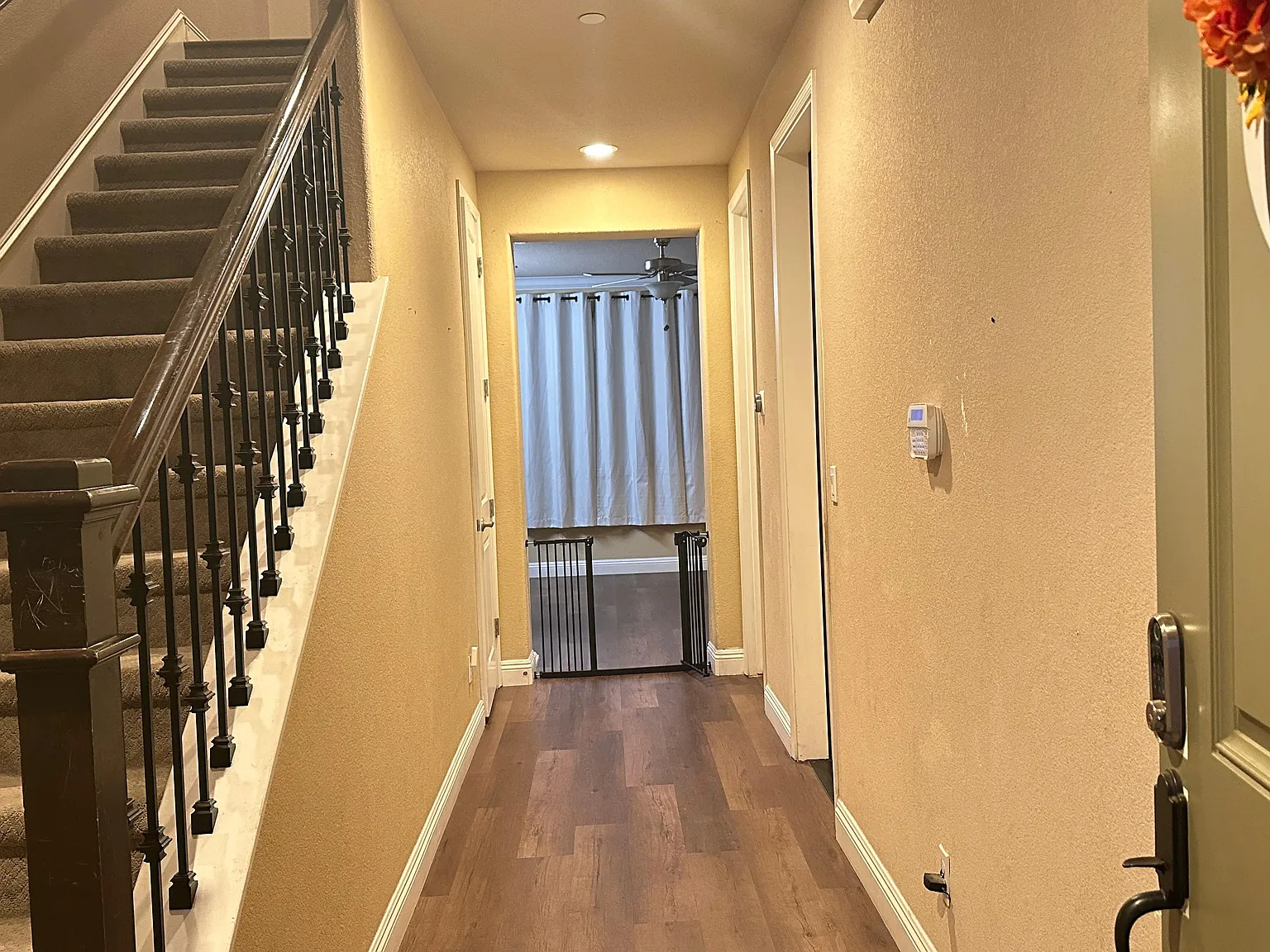 4 bed, 2.5 bath, 1912 sqft, $3,200 — Photo 3