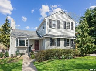 5211 Concord St, Little Neck, NY 11362