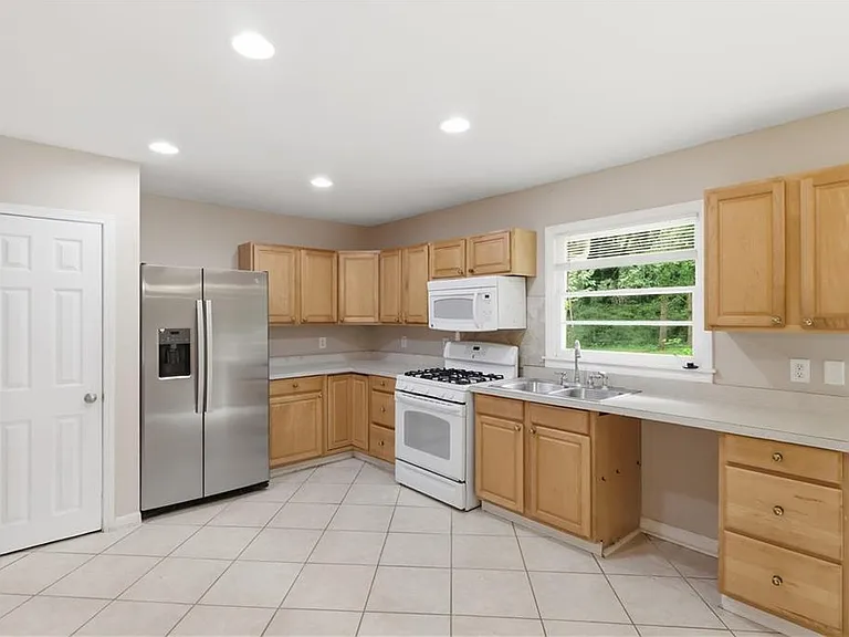 1370 Blackwell Rd — Photo 9