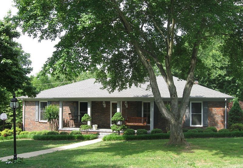 1st image of 102 Robinhood Dr