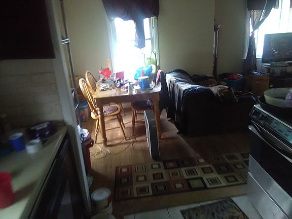 3rd image of 154 W Columbia Ave
