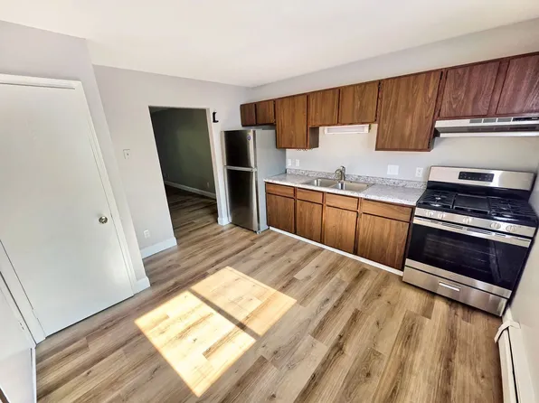 136 N Lake St Unit 9, Grant, MI 49327