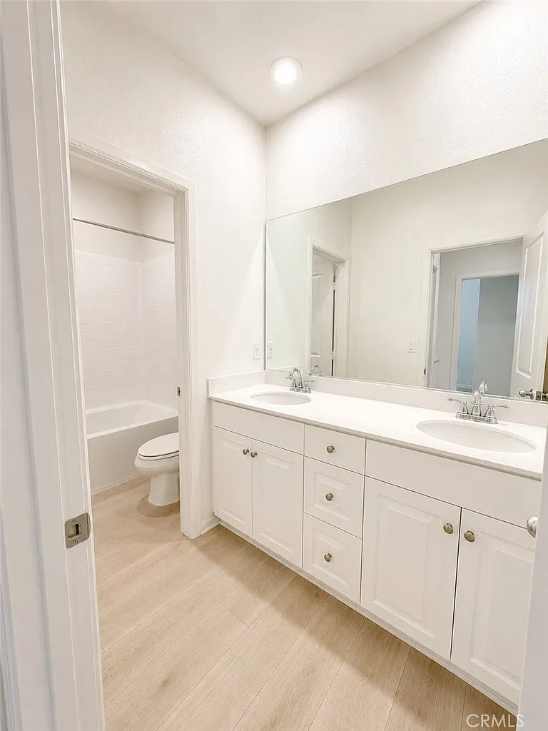 4 bed, 1810 sqft, $4,000 — Photo 3