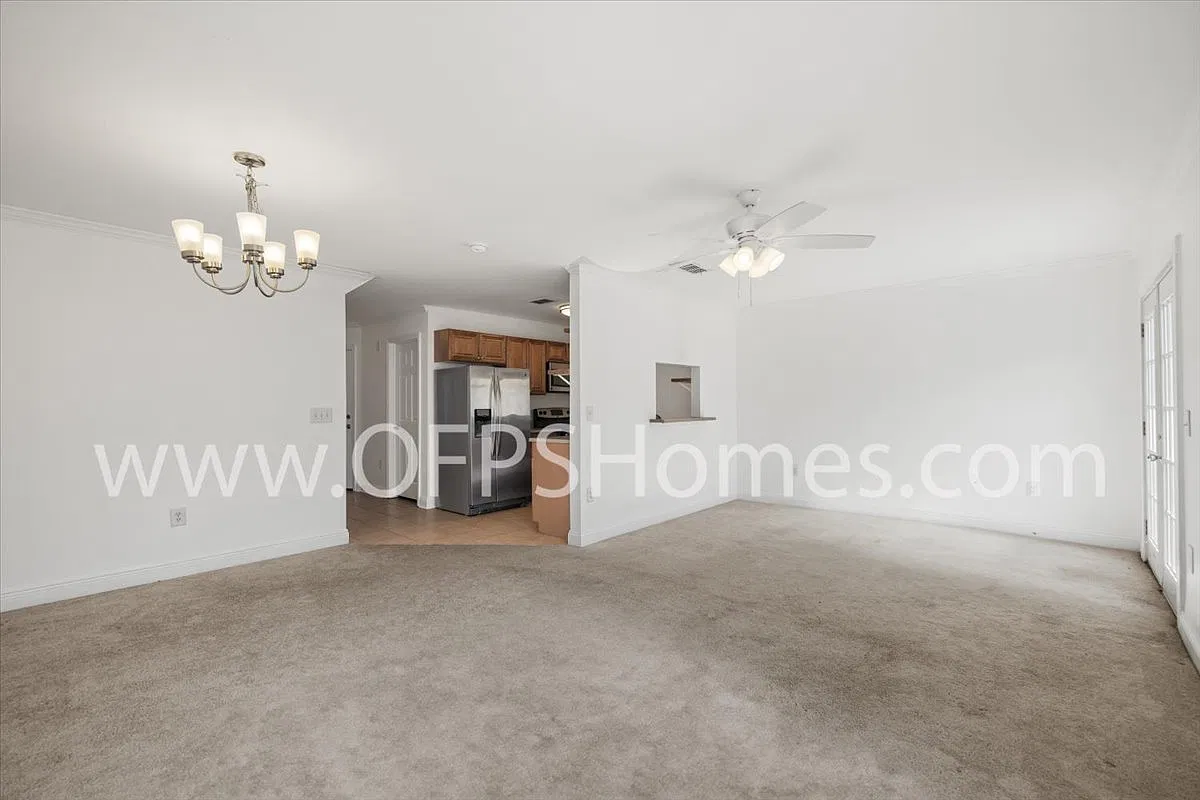 3 bed, 2.5 bath, 1460 sqft, $1,595 — Photo 4