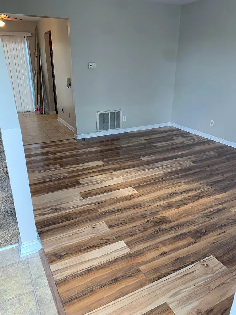 2 bed, 1000 sqft, $875 — Photo 2