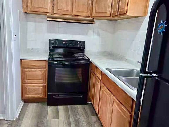 4th image of 713 Southfield Ct