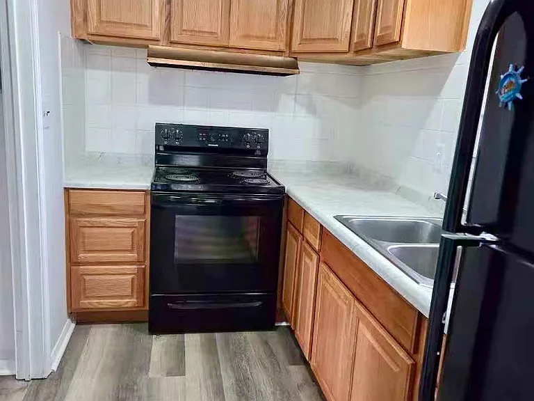713 Southfield Ct — Photo 4
