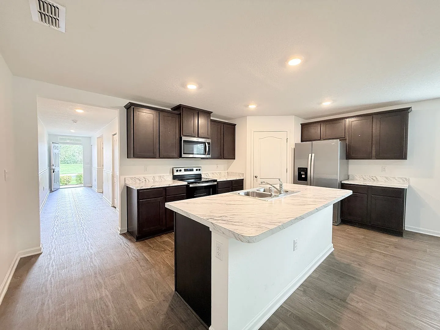 Move-In Ready Home with Resort-Style Amenities — Photo 4