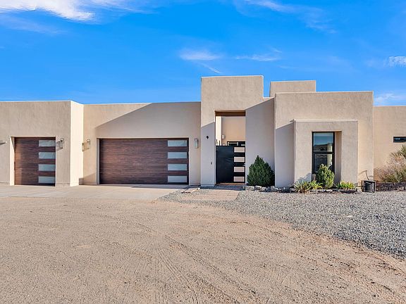 3rd image of 2104 Chessman Dr NE