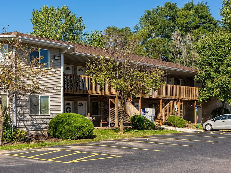 Ashford Apartments — Photo 9