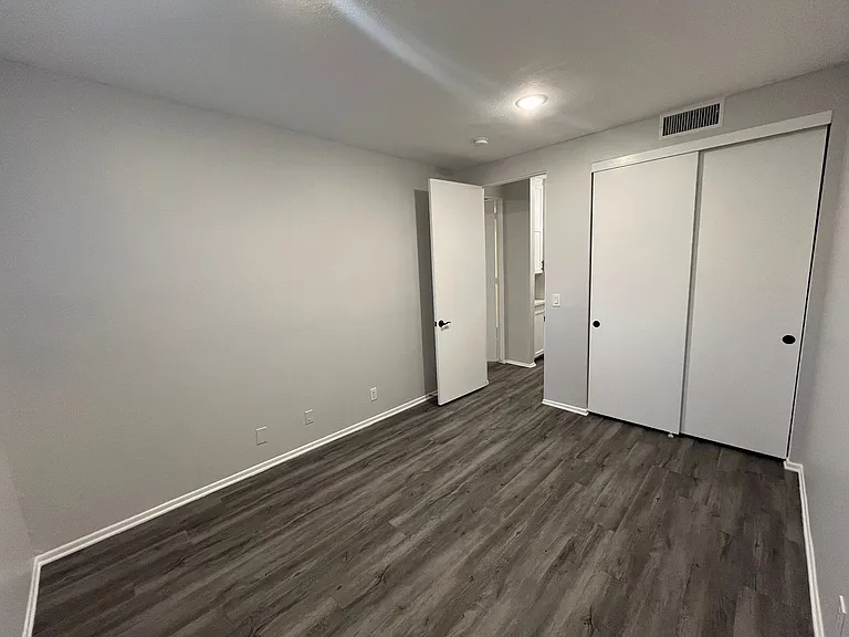 1527 Veteran Ave — Photo 15