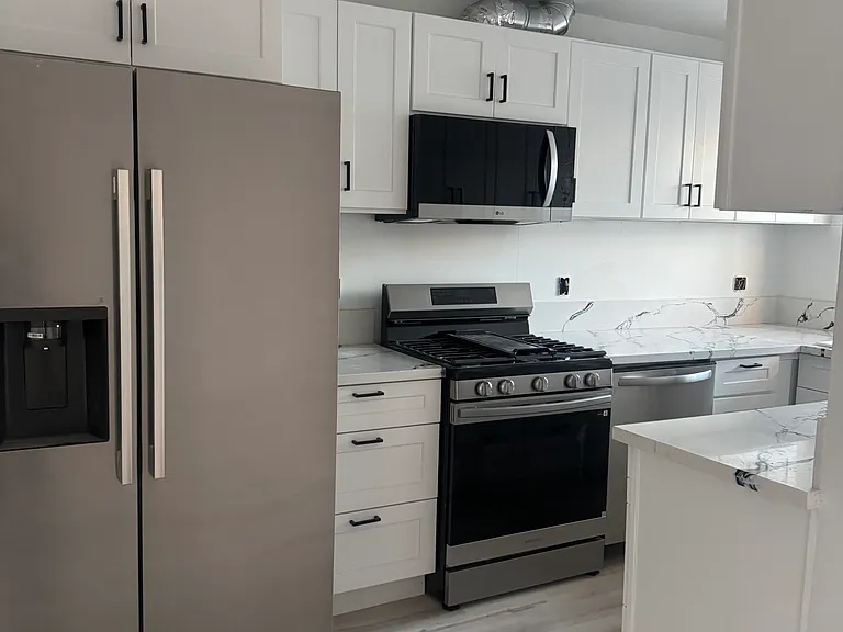 522-528 N Alexandria Ave — Photo 10