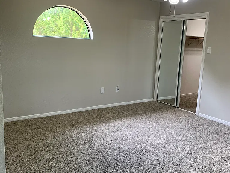 1312 W Avenue D — Photo 8