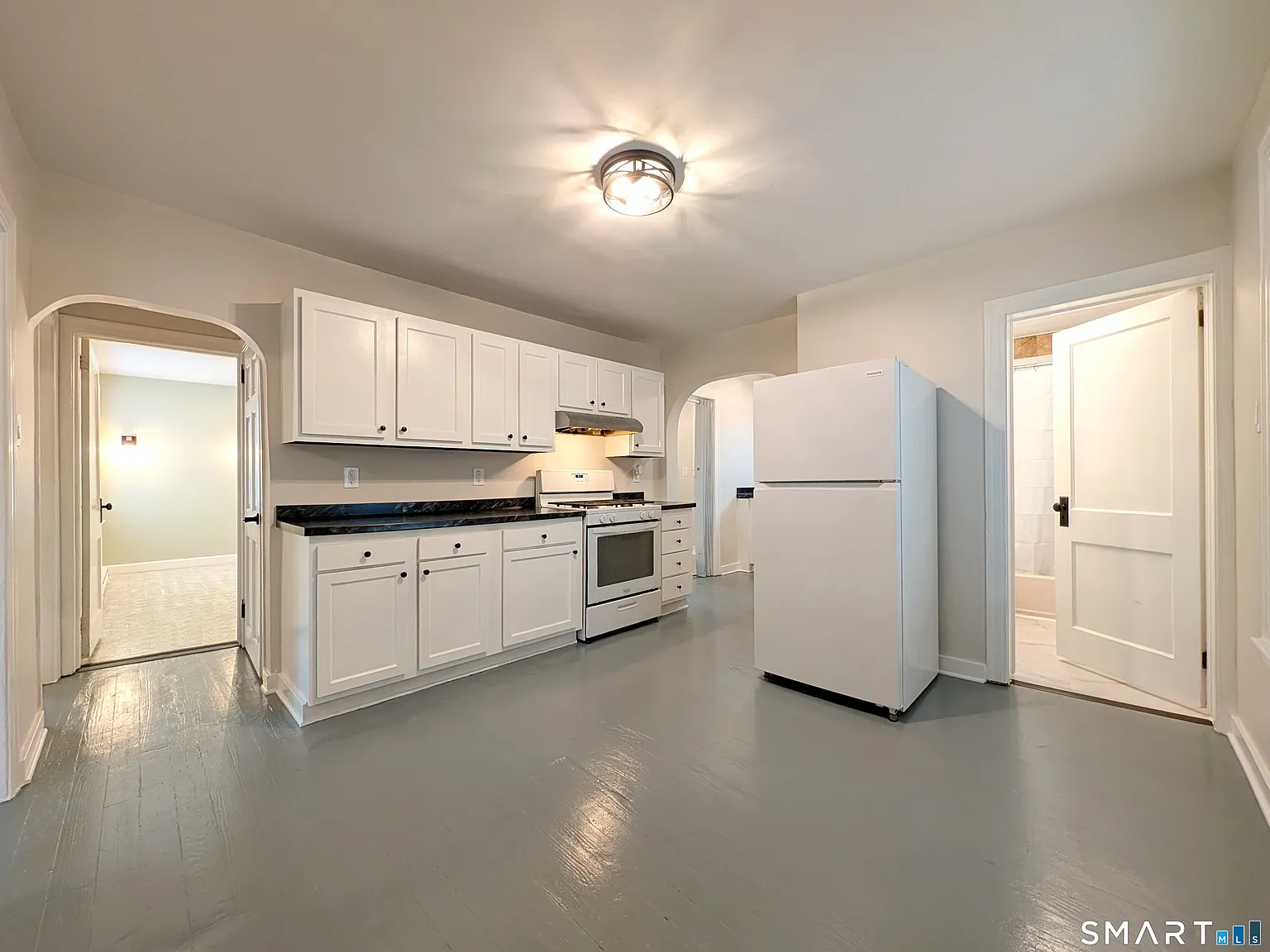 3 bed, 1.0 bath, 1100 sqft, $1,600 — Photo 2
