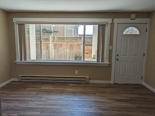 430 NE Maple Leaf Pl Photo 1