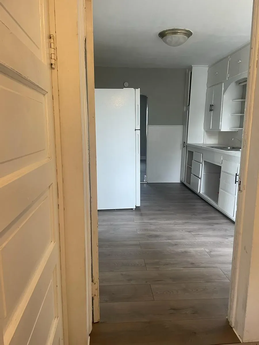Building Photo - 806 S Monroe St #2