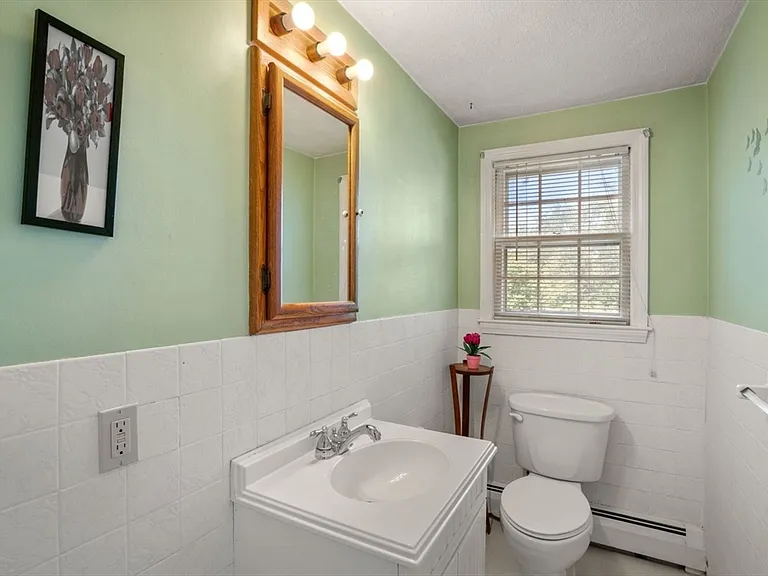42 Rockland Ave — Photo 23