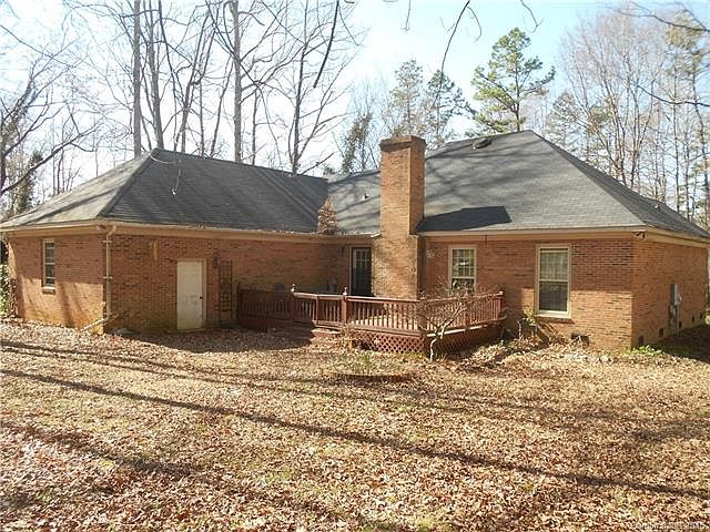2nd image of 2725 Meadow Ln