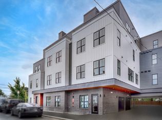 116 Moore St #PENTHOUSE 302, Boston, MA 02128
