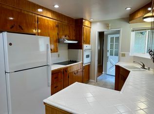 Charming 3 Bedroom, 2 Bath Duplex in Mountain View near Sylvan Park, Mountain View, CA 94041