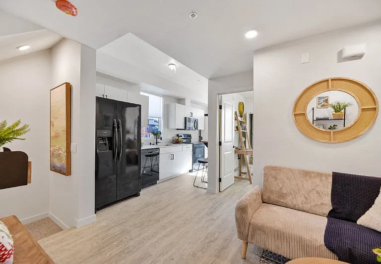 South Park Place — Photo 6