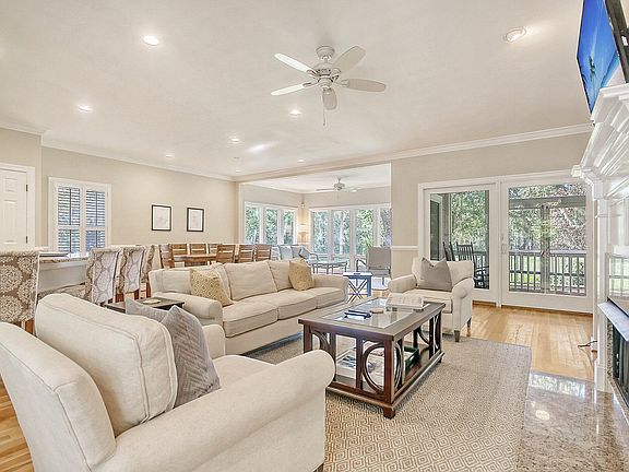 5th image of 1005 Crooked Oaks Ln