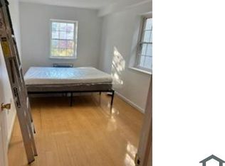 12 Maple Ave, Hempstead, NY 11550