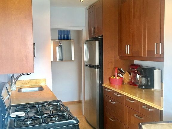 5th image of 80 La Salle St APT 18H
