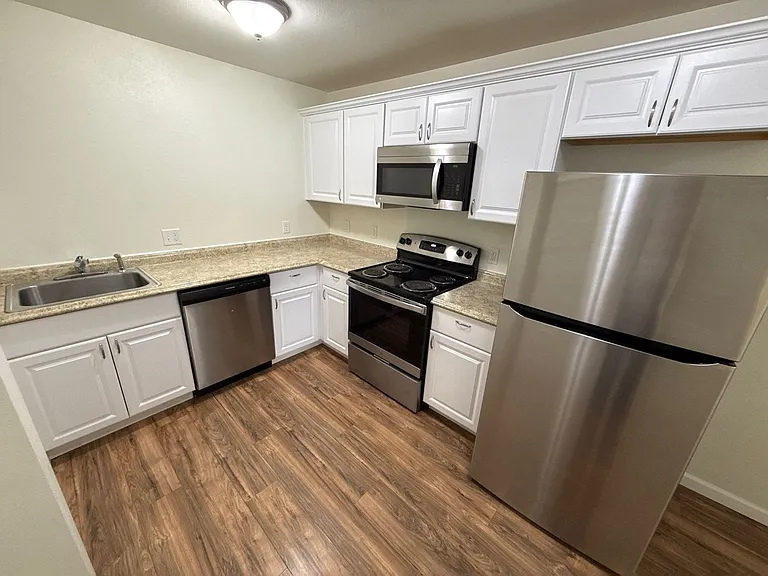 200 Railroad Ave #5 — Photo 7