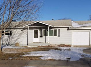908 Miller St, Holdrege, NE 68949