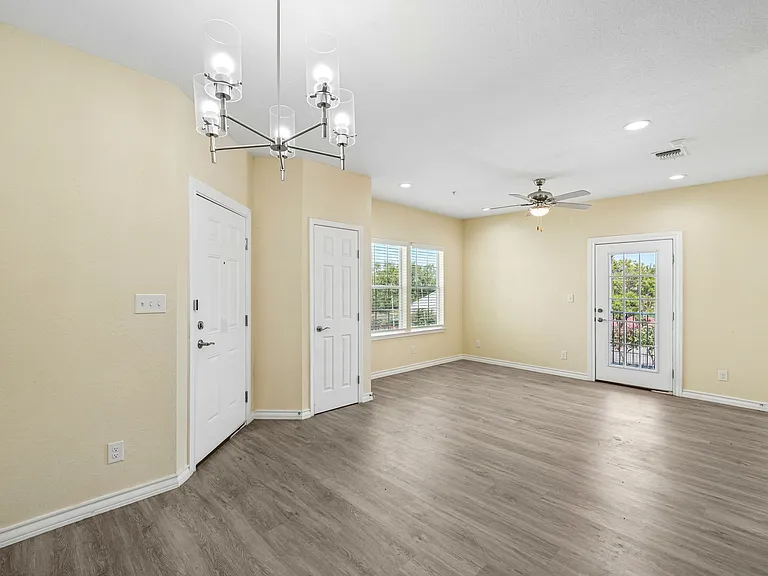 La Marquesa Apartments — Photo 31