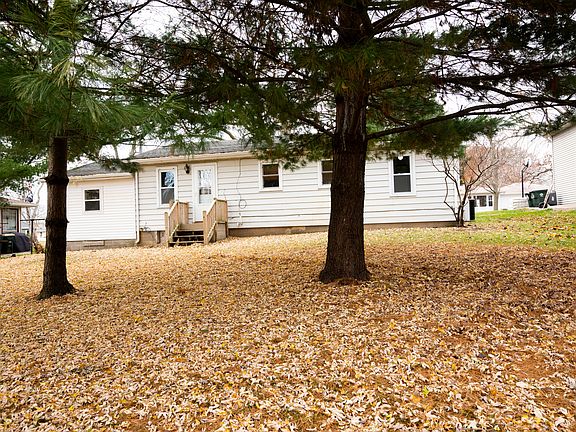 2nd image of 138 Oak Ln