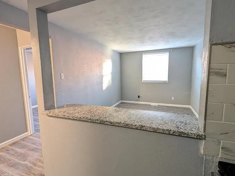 7230 Southwest Ave #9 — Photo 9