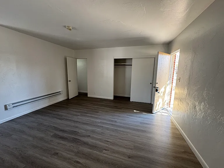 4418 E Lee St — Photo 8