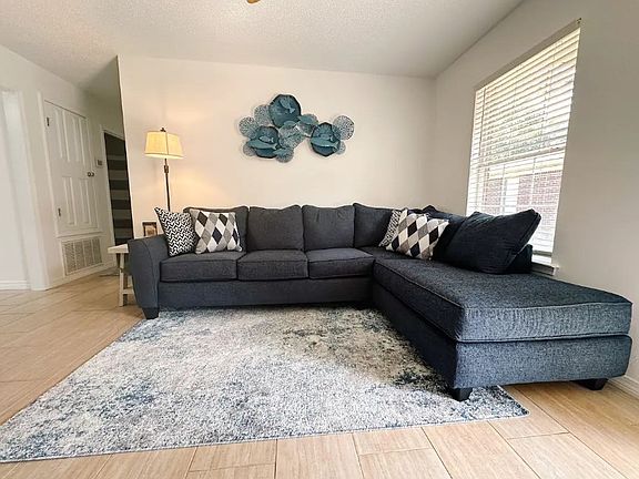 2nd image of 2040 Esplanade St #2040
