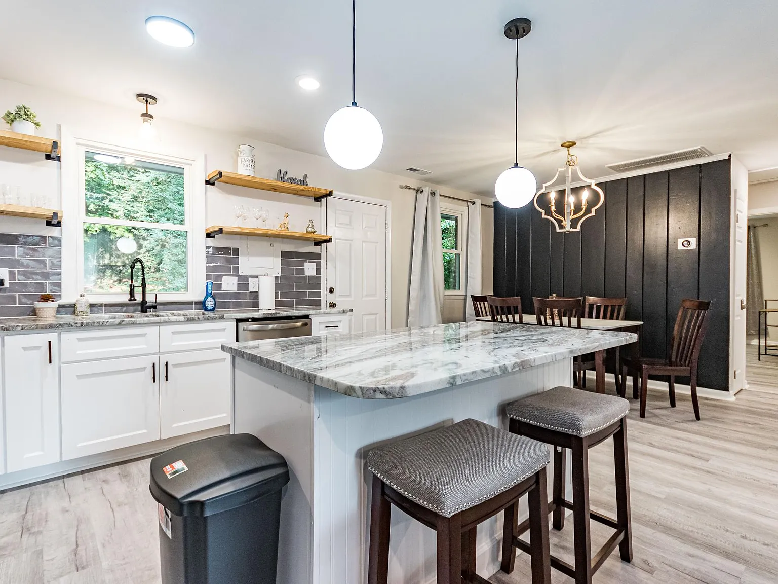 2500 Dandridge Dr — Photo 3