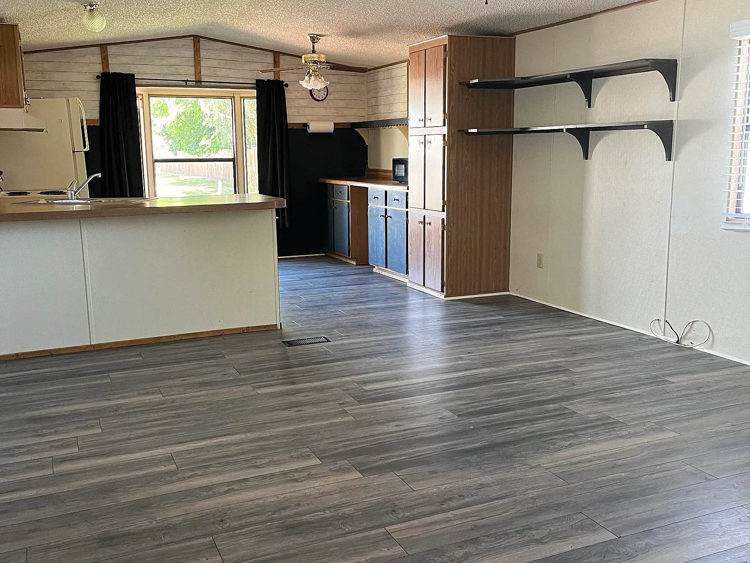 3 bed, 1024 sqft, $1,350 — Photo 3