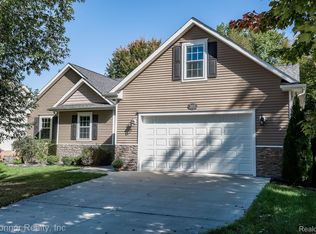 5878 S Bob White Dr, Kimball, MI 48074