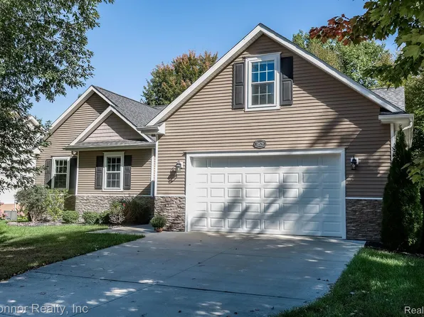 5878 S Bob White Dr, Kimball, MI 48074