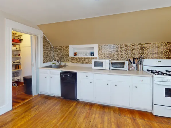 16 Templeton Pkwy #3, Watertown, MA 02472