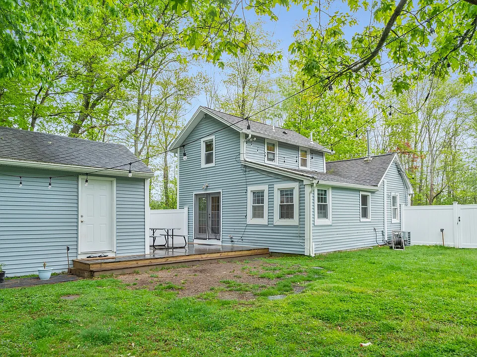 36 Brackett Rd
