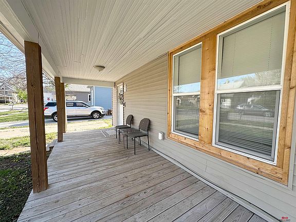 4th image of 825 N 30th St
